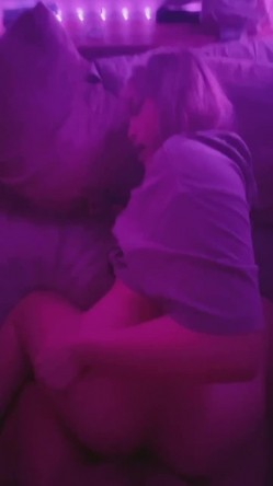 《重磅炸弹 全站无水首发》30万人追踪的极品网美推特尤物kitty顶级露脸反差私拍 身材颜值天花板各种肉战3P有钱人的玩物 截图12