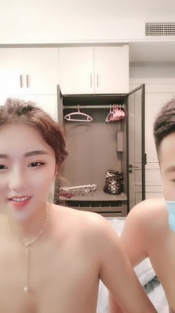 连模特儿都下海了，极品高颜值高挑的气质车模，笑起来甜甜的，有极品大奶子，逼还很紧，每天都被这渣男无套内射 就不怕怀孕嘛 截图9