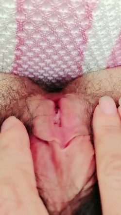 短发少妇跟大哥户外激情啪啪，口交大黑鸡巴让大哥舔逼站着爆草抽插浪荡呻吟，回到车里继续干骚穴精彩刺激 截图16