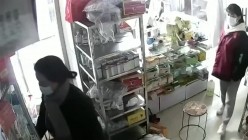 黑客破解医院路边药店诊疗室摄像头偷拍 ️打针的小姐姐连打2针 捂着屁股出门   截图1