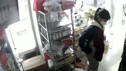黑客破解医院路边药店诊疗室摄像头偷拍 ️打针的小姐姐连打2针 捂着屁股出门   截图3