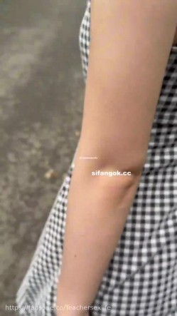极品性瘾小夫妻【温妮的爸妈】最新付费福利，温泉露出挑战，野外遥控，啪啪不给精液就捣蛋 截图16
