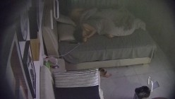 酒店偷拍反差婊气质妹子刚进入酒店就褪下裙子迫不及待等待男友的大屌插入 截图1