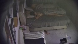 酒店偷拍反差婊气质妹子刚进入酒店就褪下裙子迫不及待等待男友的大屌插入 截图3