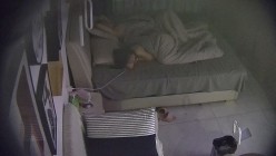 酒店偷拍反差婊气质妹子刚进入酒店就褪下裙子迫不及待等待男友的大屌插入 截图5