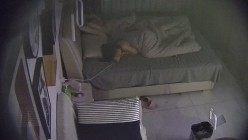 酒店偷拍反差婊气质妹子刚进入酒店就褪下裙子迫不及待等待男友的大屌插入 截图7