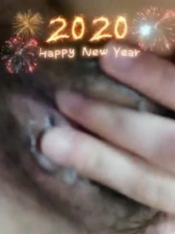 杭州大奶美女良家 带着闺蜜和老公一起玩双飞自拍劲爆流出 老婆表面端庄床上比鸡还风骚 截图6