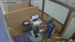 《妇产科监控破解》多位美女少妇张开大腿让医生又抠又摸检查阴道 截图1
