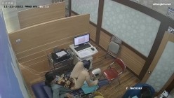 《妇产科监控破解》多位美女少妇张开大腿让医生又抠又摸检查阴道 截图2