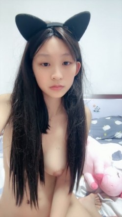清纯校花下海【温柔又清纯】黑丝 美腿 自慰 截图1