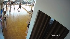 【破解摄像头】舞蹈室小姐姐各种舞蹈练功换衣服 截图1