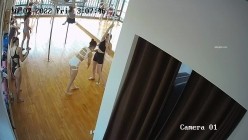【破解摄像头】舞蹈室小姐姐各种舞蹈练功换衣服 截图6
