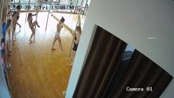 【破解摄像头】舞蹈室小姐姐各种舞蹈练功换衣服 截图12