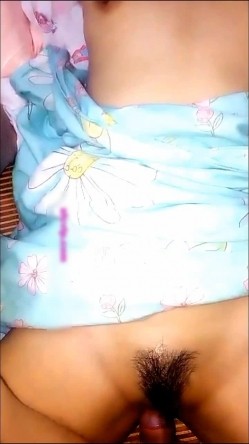 媳妇不在家请农村老实单纯的小姨子吃饭故意把她喝醉然后扒光小心翼翼的啪啪啪她很刺激有种做贼的感觉 截图2