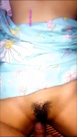 媳妇不在家请农村老实单纯的小姨子吃饭故意把她喝醉然后扒光小心翼翼的啪啪啪她很刺激有种做贼的感觉 截图5