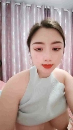 大奶新人小少妇露脸大耳环，看到这浓密的逼毛就知道的性欲有多旺盛，跟狼友互动撩骚揉奶玩逼自慰呻吟好刺激 截图4