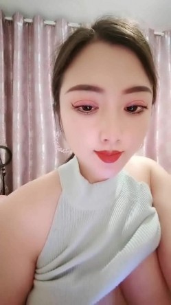 大奶新人小少妇露脸大耳环，看到这浓密的逼毛就知道的性欲有多旺盛，跟狼友互动撩骚揉奶玩逼自慰呻吟好刺激 截图5