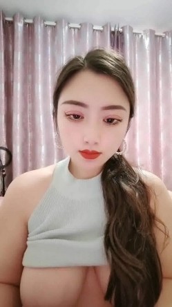 大奶新人小少妇露脸大耳环，看到这浓密的逼毛就知道的性欲有多旺盛，跟狼友互动撩骚揉奶玩逼自慰呻吟好刺激 截图8