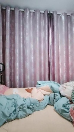 大奶新人小少妇露脸大耳环，看到这浓密的逼毛就知道的性欲有多旺盛，跟狼友互动撩骚揉奶玩逼自慰呻吟好刺激 截图9