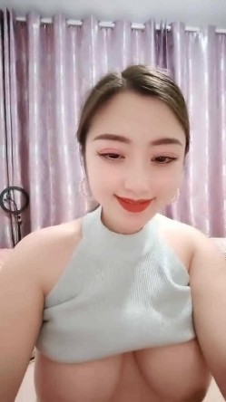 大奶新人小少妇露脸大耳环，看到这浓密的逼毛就知道的性欲有多旺盛，跟狼友互动撩骚揉奶玩逼自慰呻吟好刺激 截图12
