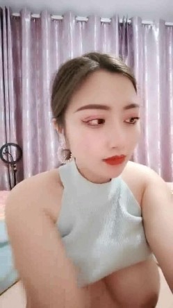 大奶新人小少妇露脸大耳环，看到这浓密的逼毛就知道的性欲有多旺盛，跟狼友互动撩骚揉奶玩逼自慰呻吟好刺激 截图13