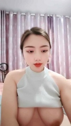 大奶新人小少妇露脸大耳环，看到这浓密的逼毛就知道的性欲有多旺盛，跟狼友互动撩骚揉奶玩逼自慰呻吟好刺激 截图15