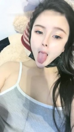 高颜值骚气妹子【童颜巨乳】跳蛋震动肥逼，近距离特写搞得很湿毛毛非常浓密，很湿诱惑 截图5