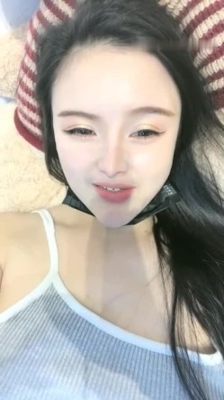 高颜值骚气妹子【童颜巨乳】跳蛋震动肥逼，近距离特写搞得很湿毛毛非常浓密，很湿诱惑 截图6