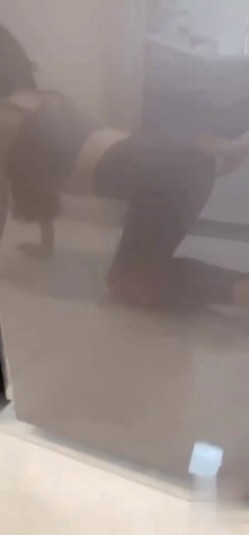 【最美瑜伽嫂子】正式成为大神的专属母狗，狗链栓着给口 截图5