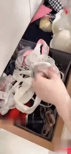 【最美瑜伽嫂子】正式成为大神的专属母狗，狗链栓着给口 截图6