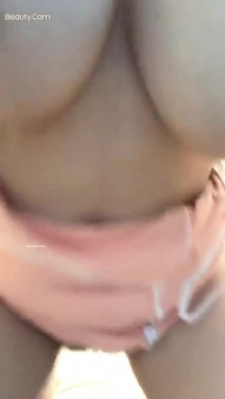 精品推荐 【快手】巨乳主播『大秘密』哺乳期自拍 骚气自慰奶水止不住的流 截图12