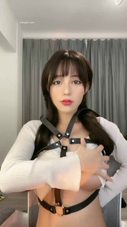 女神降临，明星气质顶级身材，人气大美人【小福贵儿】罕见大尺度，裸艳舞诱惑、道具紫薇、无套啪啪，高潮脸爽死人 截图6
