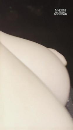 《最新泄密 反差尤物》推特极品网红巨乳女神【九儿温柔妹妹】定制私拍，人来人往公路上透明情趣露出放尿无水原版 截图9