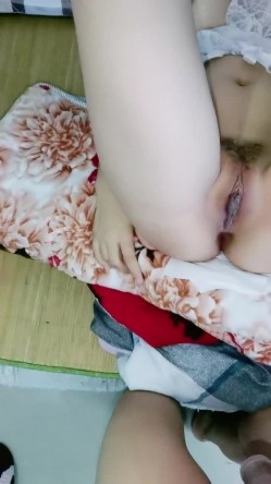 被草瘫的小少妇，全程露脸跟小哥激情啪啪，无套抽插，干了骚逼干菊花，两个洞洞都被大哥鸡巴干穿了真刺激 截图8