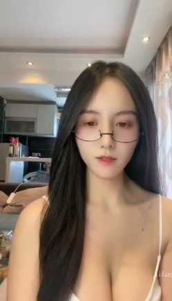 重磅！顶级绿播下海~【棉MM】全网最美女神！绝对秒射~狂撸~眼镜反差婊， 这对大白兔强烈推荐！！ 截图16