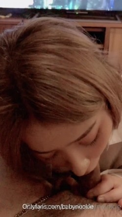 泰国零零后巨乳淫欲痴女「babynookie」OF露脸性爱私拍 巨骚！户外露出商场厕所自慰单男约炮 截图7