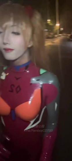圣诞狂欢 鸡鸡子 国产极品人气TS，又清纯又狂野，攻守兼备反差感拉满，线下约会据说已经排到明年 截图2