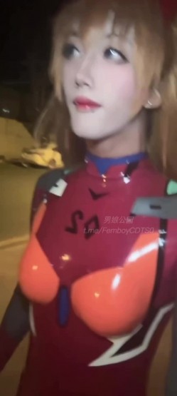 圣诞狂欢 鸡鸡子 国产极品人气TS，又清纯又狂野，攻守兼备反差感拉满，线下约会据说已经排到明年 截图4