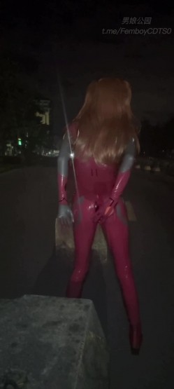 圣诞狂欢 鸡鸡子 国产极品人气TS，又清纯又狂野，攻守兼备反差感拉满，线下约会据说已经排到明年 截图9