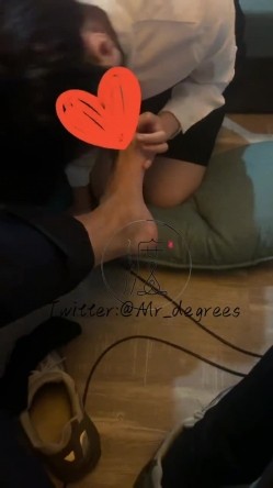 推特潮汕DOM绿帽调教大神【渡先生】私拍，各种羞辱M贱母狗，圣水口水毒龙吞精踩脸臭袜终极玩肏 截图7