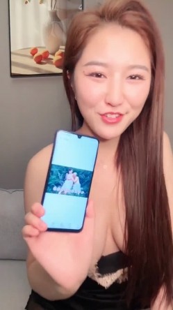 国产A片美女网红【沈樵】 丝袜高跟性感裸舞道具自慰与粉丝互动 截图9