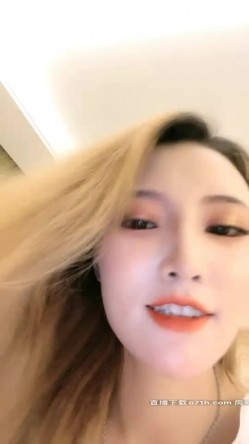 人间水蜜桃高颜值妖艳妹子自慰诱惑，性感大屁股上位套弄假吊足交骑乘 截图1
