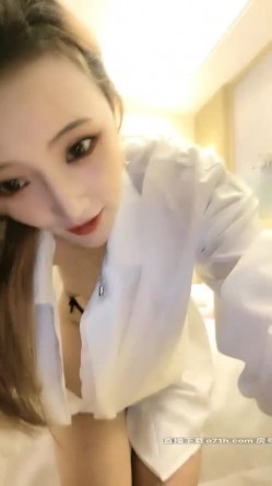 人间水蜜桃高颜值妖艳妹子自慰诱惑，性感大屁股上位套弄假吊足交骑乘 截图2
