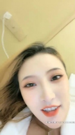 人间水蜜桃高颜值妖艳妹子自慰诱惑，性感大屁股上位套弄假吊足交骑乘 截图9