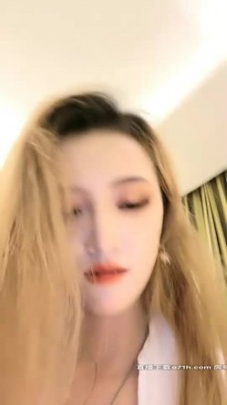 人间水蜜桃高颜值妖艳妹子自慰诱惑，性感大屁股上位套弄假吊足交骑乘 截图10