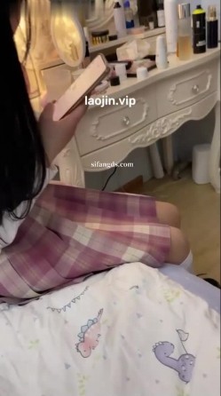 大神约炮高价泄密，【核弹】，清纯04年小妹妹，完整版约啪3，露脸三点都很粉超赞 截图5