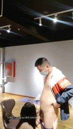 不一样的舞蹈老师，身材高挑又矫健的美艳舞蹈老师，趁着下课后的时间，在舞蹈室内和学院做活塞运动，啊啊啊响彻屋子 截图8