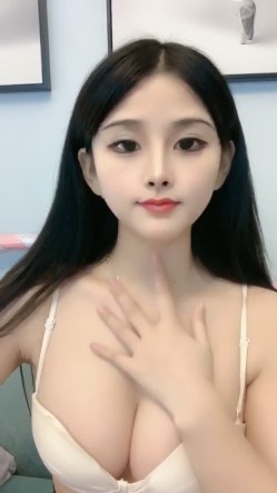 女神！仙女下凡的女神！重磅绿播女神下海，颜值高的不像真人啊，像漫画里走出来的女神，还有牛奶巨乳，妙硬主角 截图9