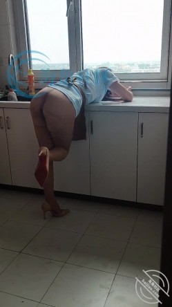 做过空姐模特的极品美腿少妇【爱穿丝袜的亲嫂子】易喷水，最少要喷个5次 两连喷！穿上好利来 感觉来了！被操到腿站不直 截图14
