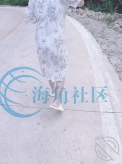 原创海角大神【妹妹的第一次给了我】付费钻石贴！各种野战，妹妹和男友开视频 截图1